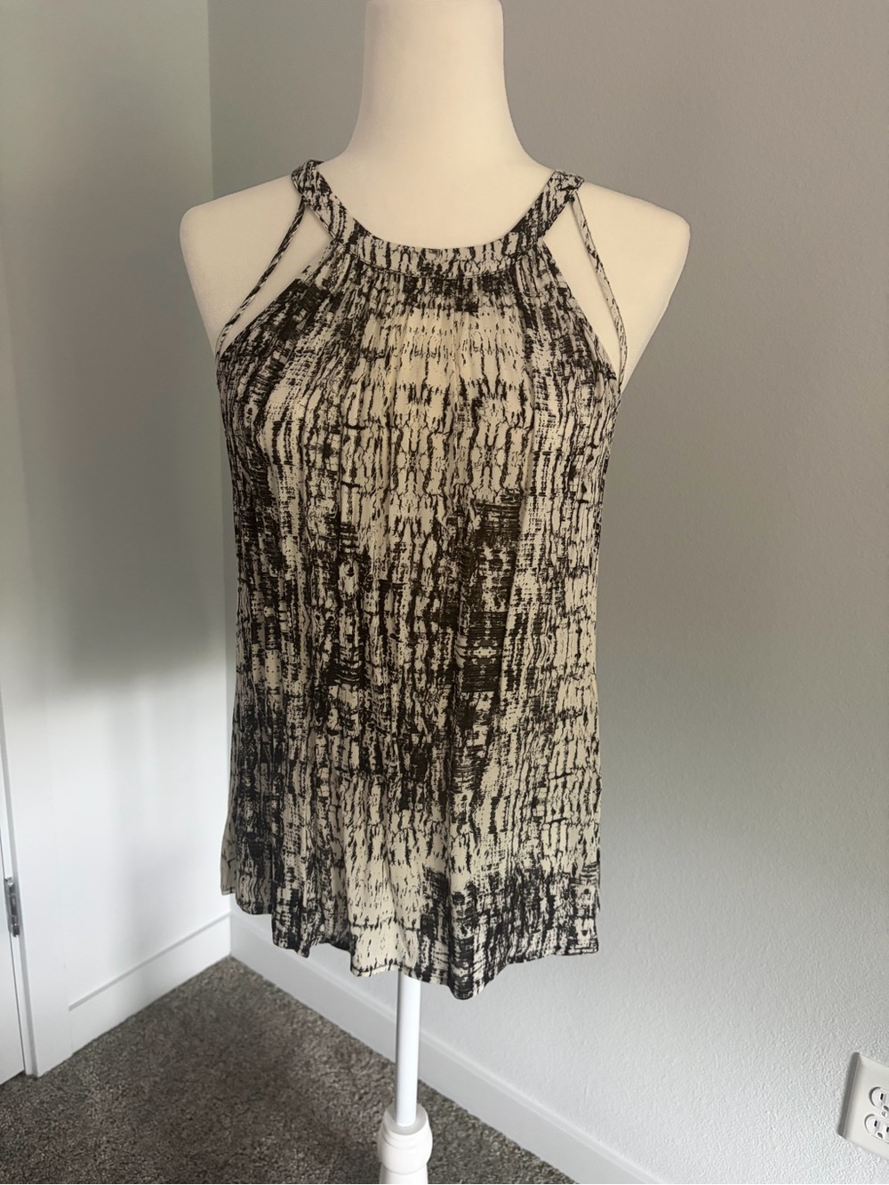Collective Concepts Black and Cream Textured Halter Camisole